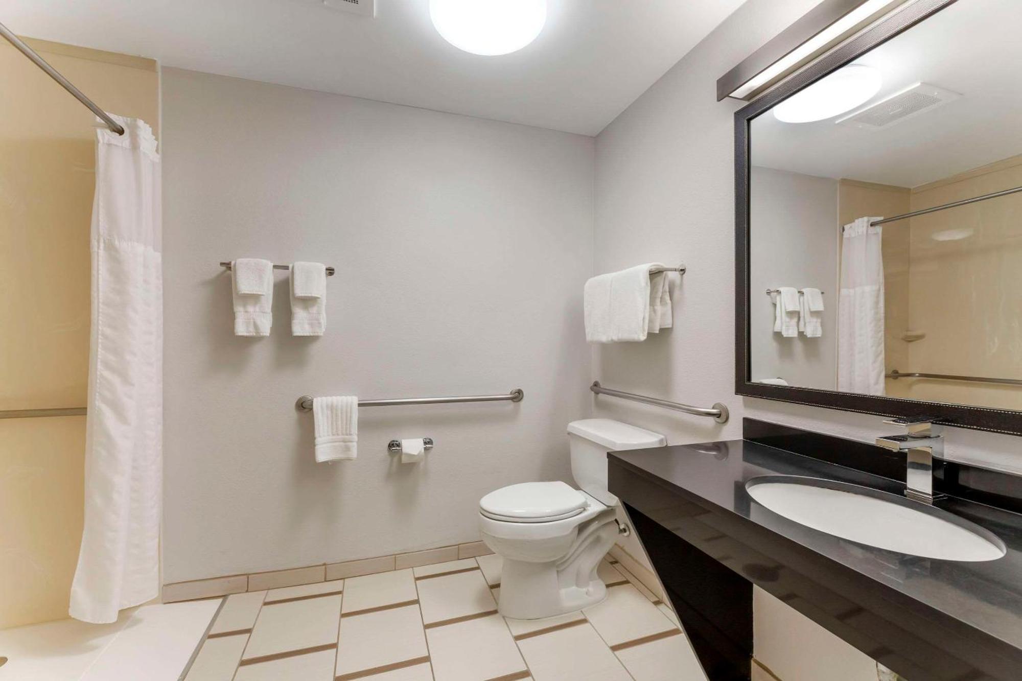 Comfort Inn & Suites Akron South Екстериор снимка