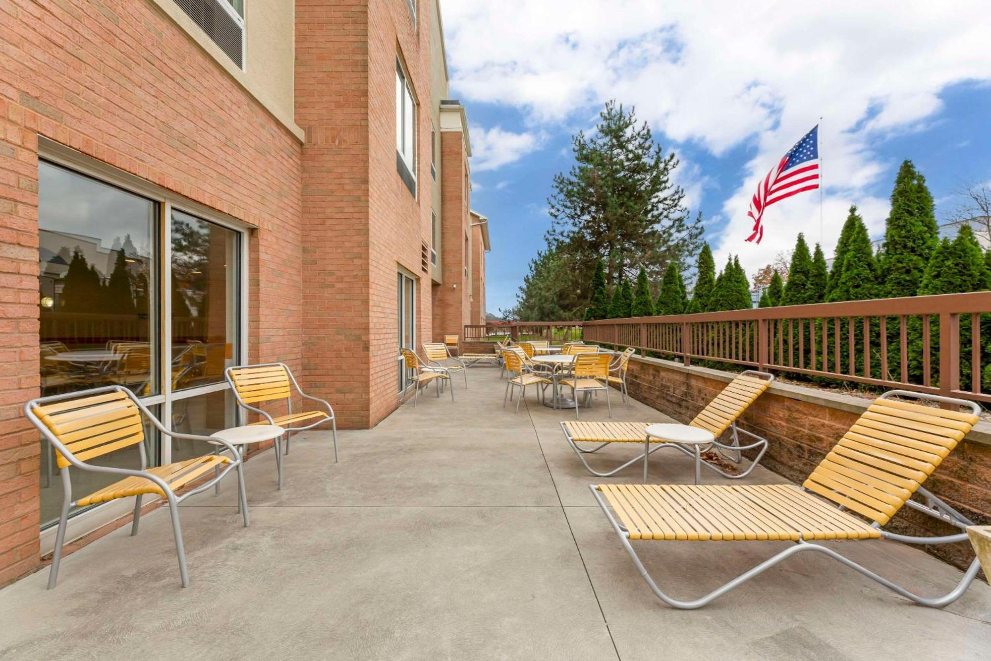 Comfort Inn & Suites Akron South Екстериор снимка