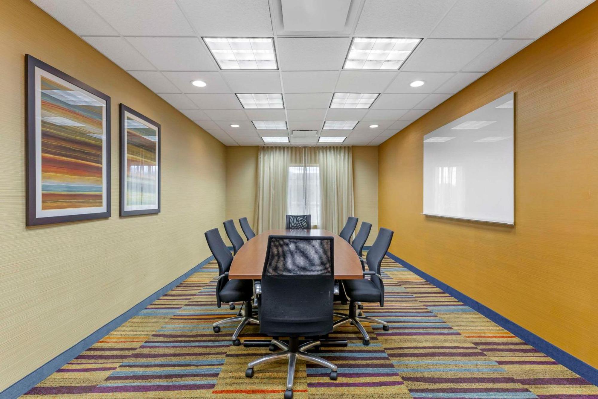 Comfort Inn & Suites Akron South Екстериор снимка