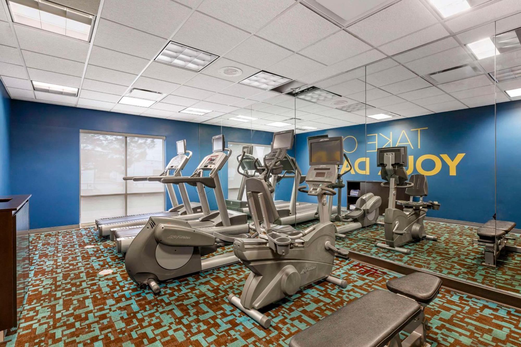 Comfort Inn & Suites Akron South Екстериор снимка