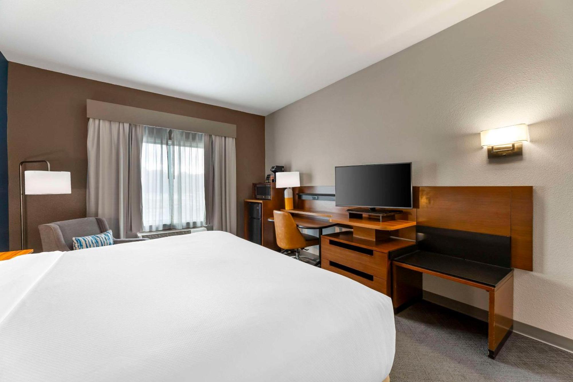Comfort Inn & Suites Akron South Екстериор снимка