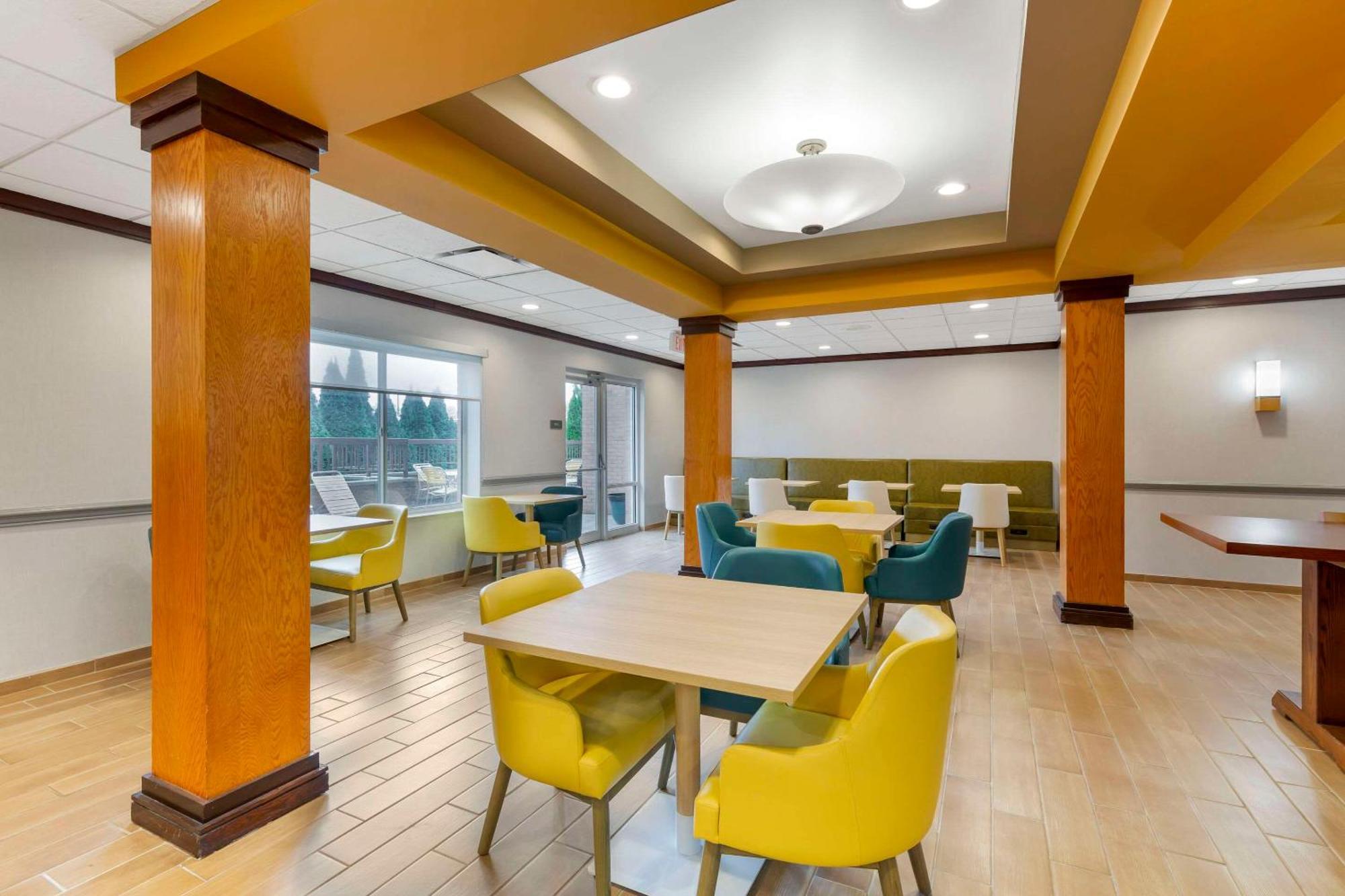 Comfort Inn & Suites Akron South Екстериор снимка