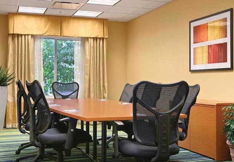 Comfort Inn & Suites Akron South Съоръжения снимка