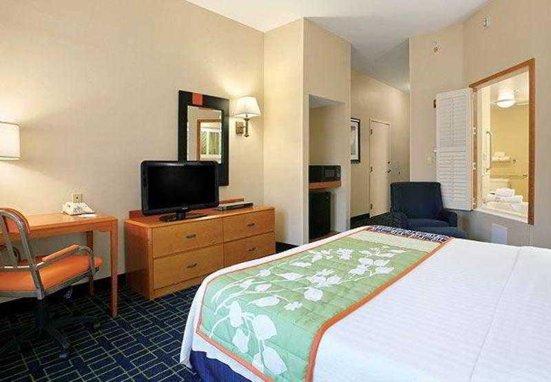 Comfort Inn & Suites Akron South Стая снимка