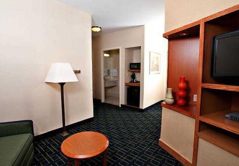 Comfort Inn & Suites Akron South Стая снимка