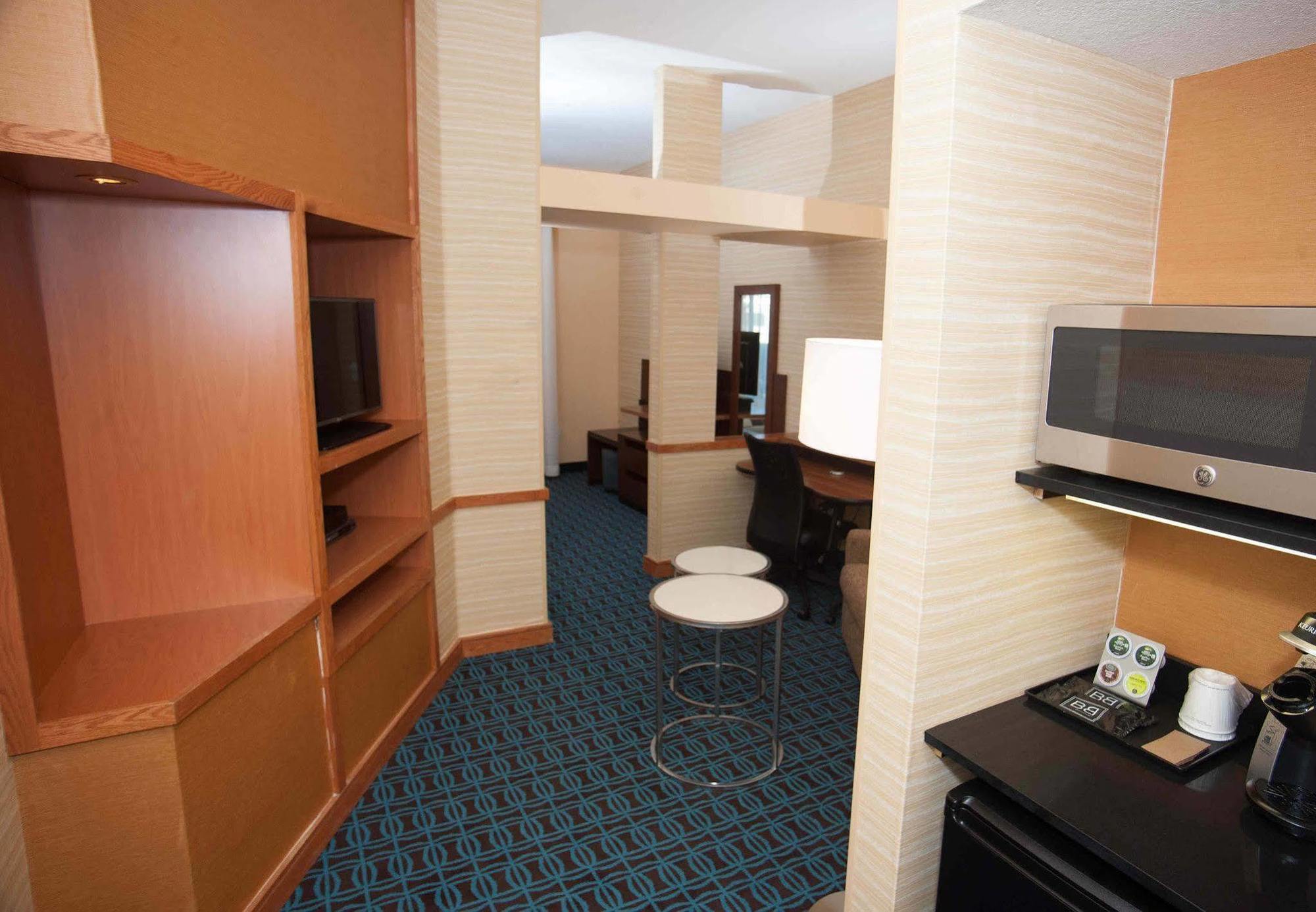 Comfort Inn & Suites Akron South Екстериор снимка